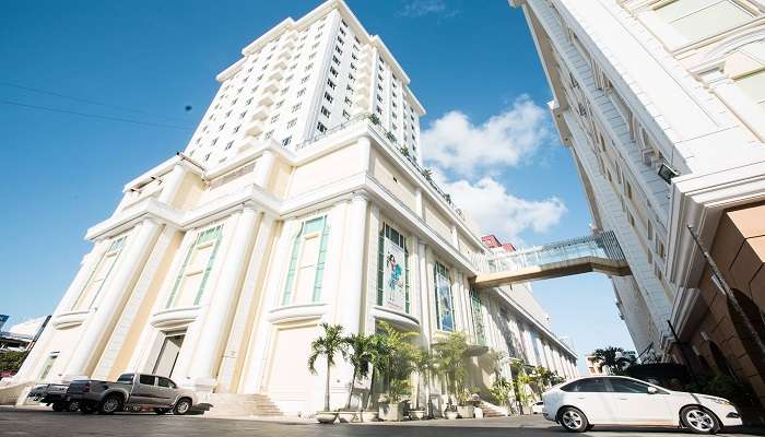 Lofty building near Parkson Da Nang