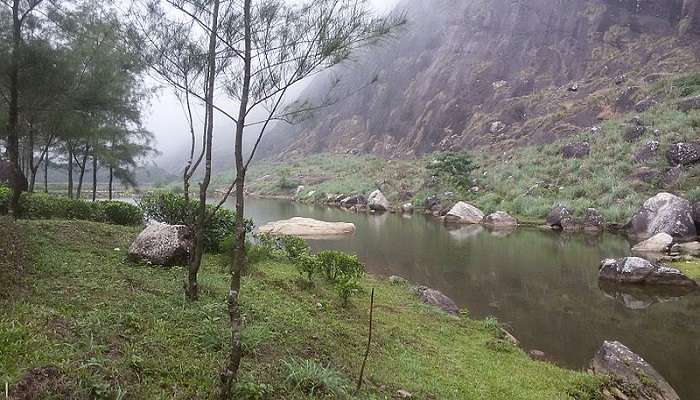 The lake's serene atmosphere makes it an ideal spot for a relaxing picnic