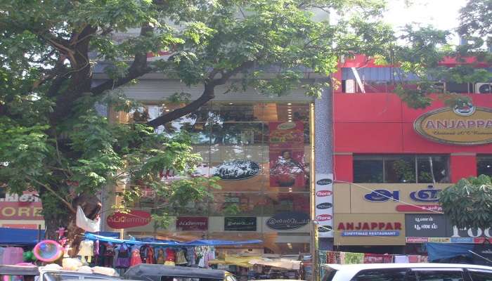 Crowded view of Pondy Bazaar 