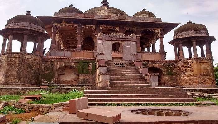 A grand entrance of Ranthambore Fort near the Jogi Mahal.