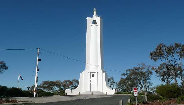 The Monument Hill War Memorial is a peaceful destination for visitors.