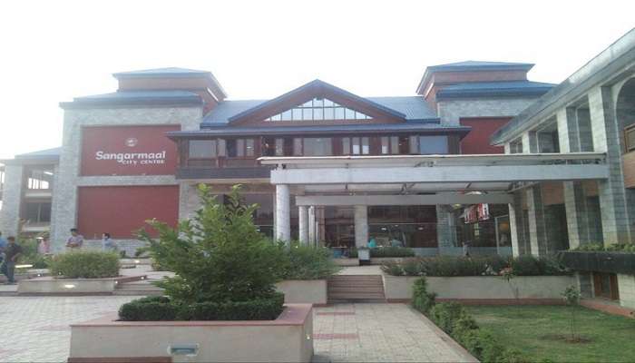 Front view of Sangarmaal, one of the best malls in Kashmir