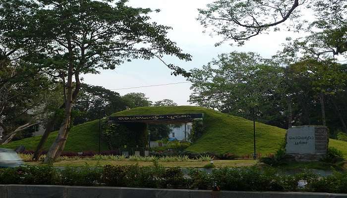 The lush green Semmozhi Poonga