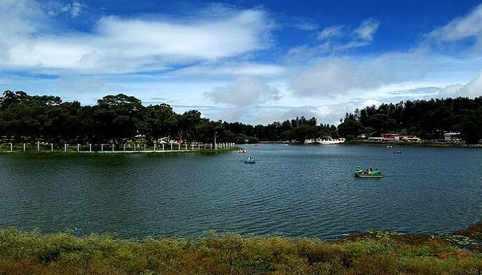 Visit the Servarayan Lake near the temple