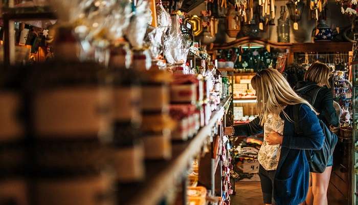 Shopping at kodaikanal souvenir shops