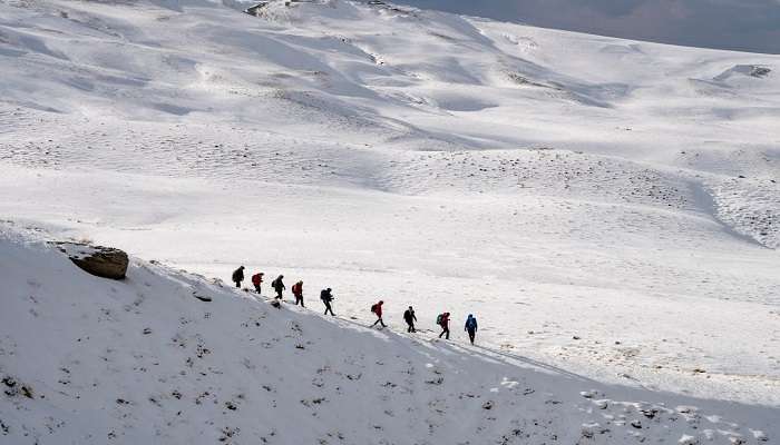 Snow trekking to the near Khaliya Top is one of the most rewarding experiences you will indulge in.