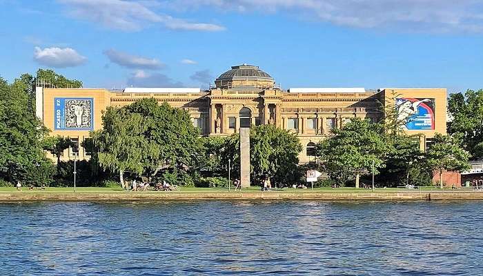 Städel Museum Building with Water-Front