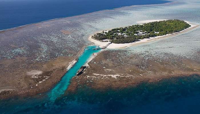 Crystal clean water of Heron Island with a scenic view