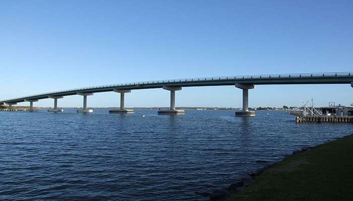 The Pretty Murray River, one of the top things to do in Murray bridge.