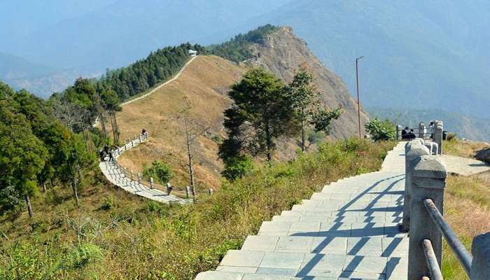 The cliff of Tarey Bhir near the Durpin Dara Hill.