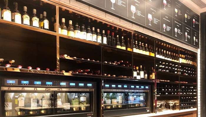 Wine Parlour inside The Chanakya Mall, one of Delhi's top rate malls.