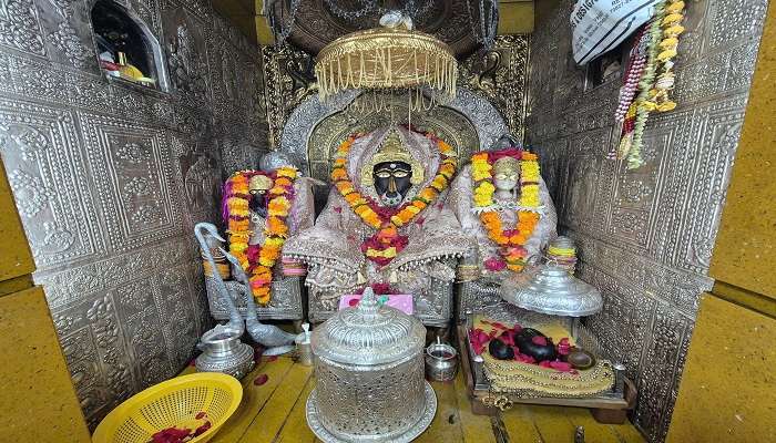 Baglamukhi Temple is located in Kangra.