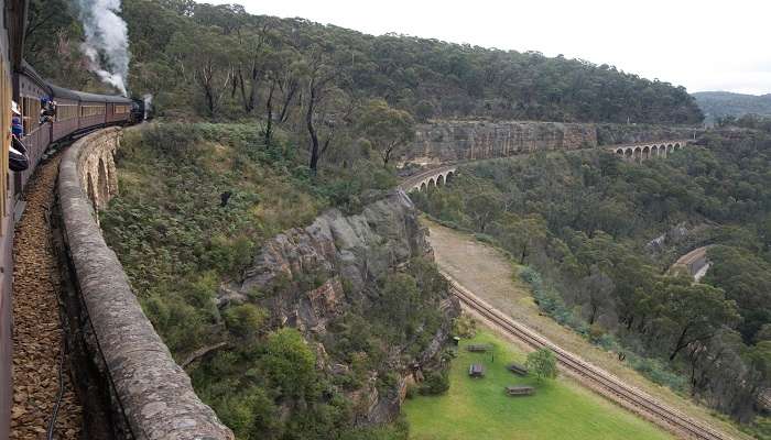 Witness the scenic beauty in the Blue Mountains. one of the best things to do in Lithgow.