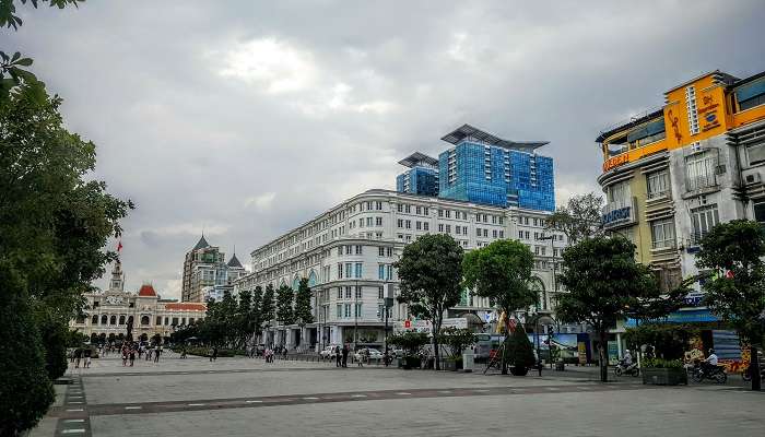 quang truong square