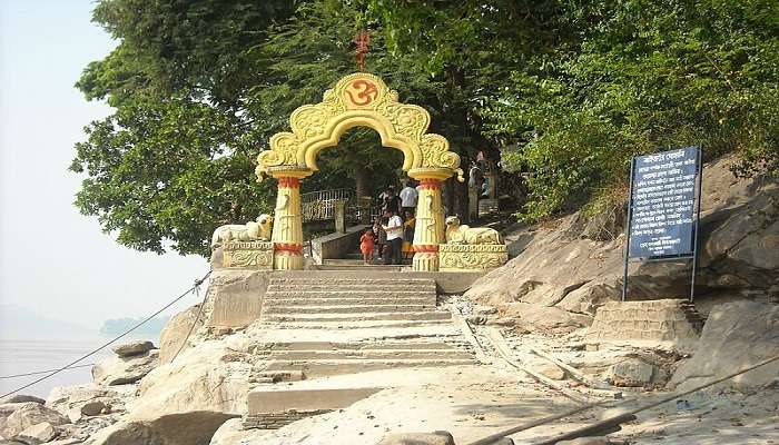 Pray at the Umananda Temple, which is one of the best places to visit near Kamakhya Temple