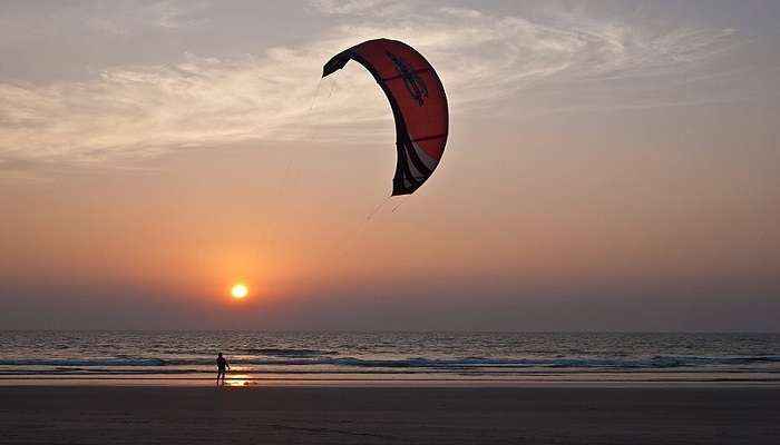 Kitesurfing at Mandrem beach 