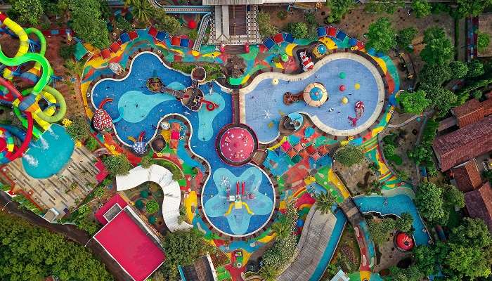  Dance and splash on the Aqua Dance Floor in GRS fantasy park.