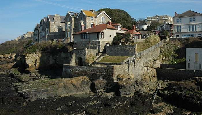 The houses in Clevedon Village are very beautifully placed and aesthetic.