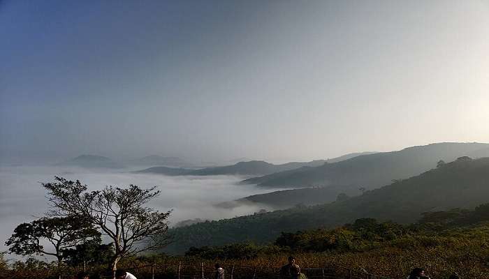 शीतकाल में लम्बासिंगी में बर्फबारी