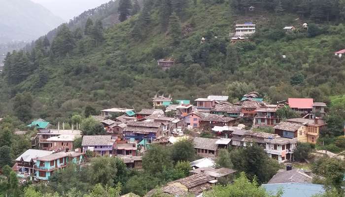 Explorez la Naggar Village