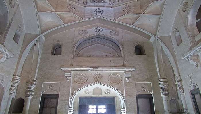 Historical significance of Abdul Wahab Khan's tomb depicted through old photographs