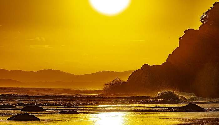 You can relax by the Onaero Beach in New Zealand