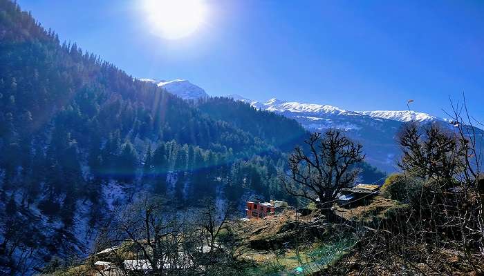 La vue pittoresque vallée de Parvati