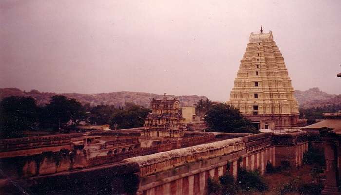 Exploring Virupaksha Temple is one of the best things to do in Hampi.