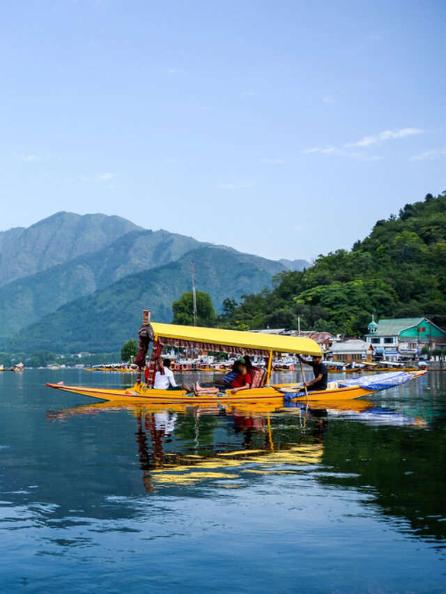 Kashmir Experiences Season’s First Snowfall: Top Places to Enjoy the Snow