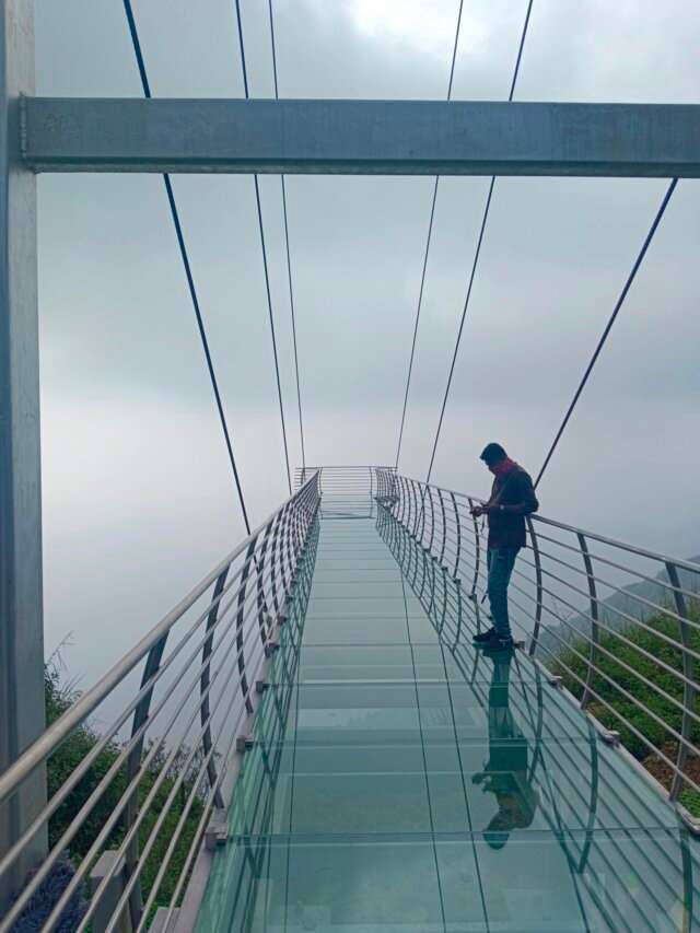 indias-longest-glass-bridge-vagamon-kerala-v0-big4mu9isi0c1