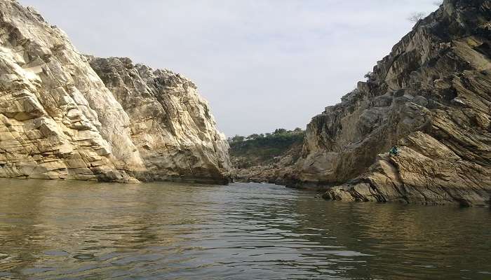 A serene valley of Marble Rocks Madhya Pradesh.