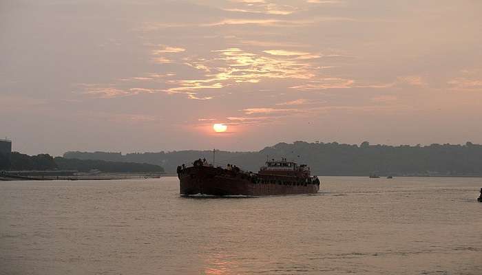 Mandovi river