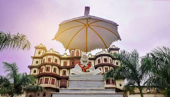 witness the pubs and bars in Indore