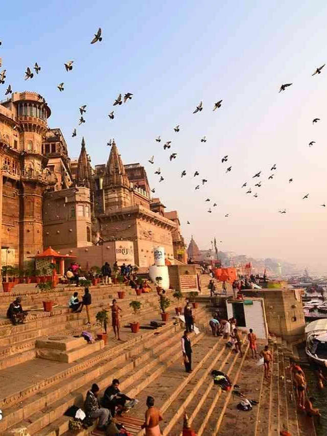 काशी के इन घाटों को एक बार जरूर देखने जाएं