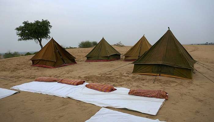 राजस्थान में कैम्पिंग का पूरा गाइड: रेगिस्तान से झीलों तक का सफर