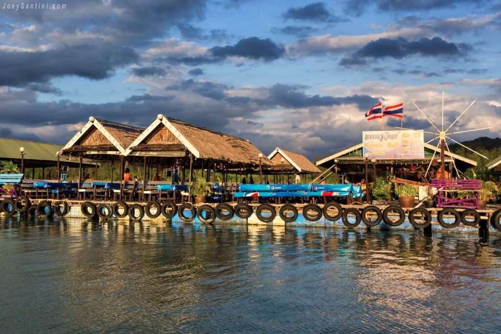 Floating Restaurant — a calm, romantic dinner on the water