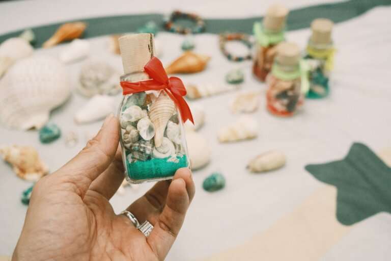Queen Sea Shell Craft shopping