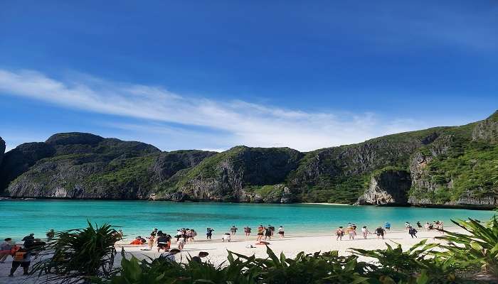Sightseeing island hopping