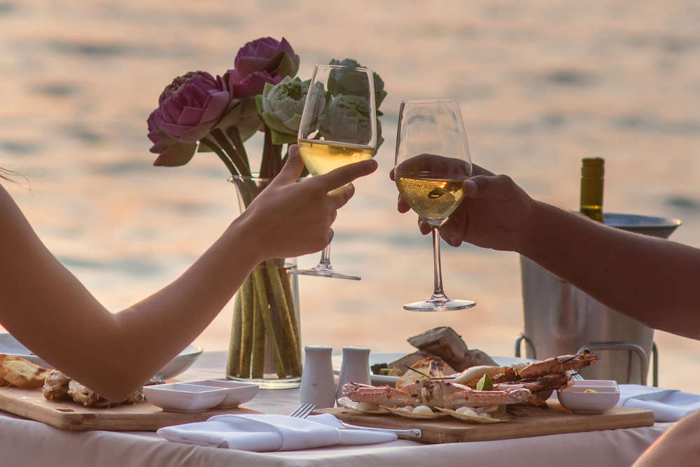 A dinner cruise countdown