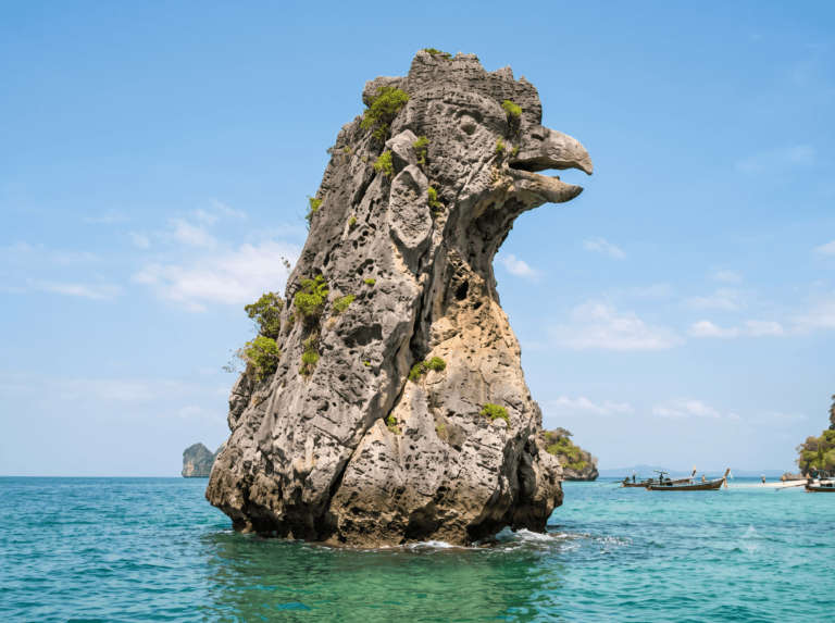 95-blog-best-islands-in-thailand-07-chicken-island-koh-kai-iconic