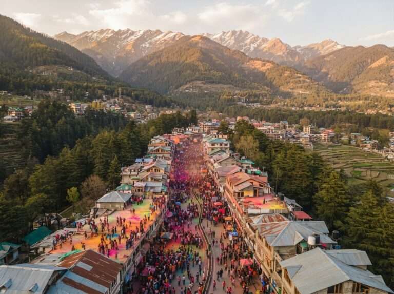 holi-parties-and-events-in-himachal-03-mall-road-holi-manali-wide