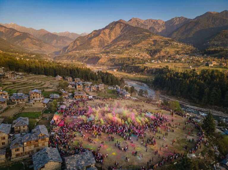 holi-parties-and-events-in-himachal-06-dhalpur-maidan-holi-kullu-wide