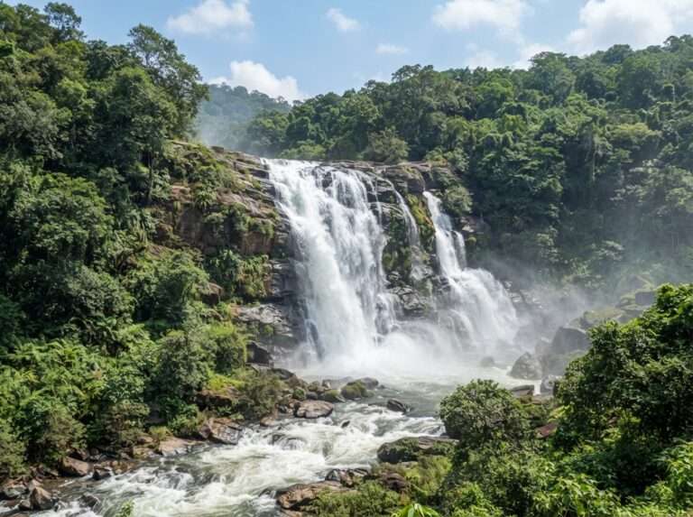 picnic-spots-in-kerala-03-athirapally-waterfalls-iconic